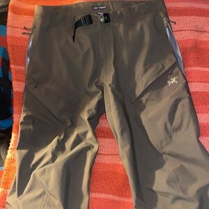 ARC’TERYX MENS GORETEX PANTS SZ LARGE RECCO ALERT
